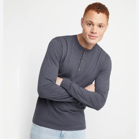 Hanes Gray Long Sleeve Henley Shirt, a bit of pilling - Picture 1 of 3